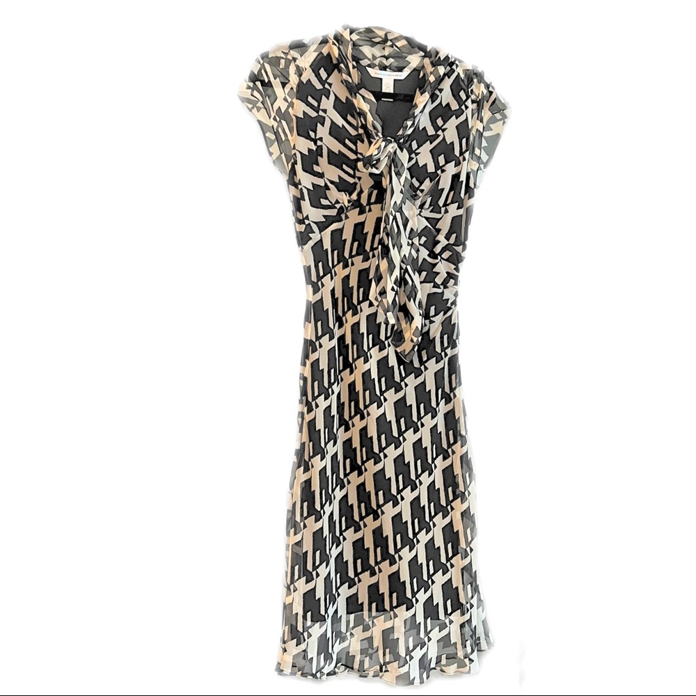 Diane Von Furstenberg Sleeveless Tie Front Dress